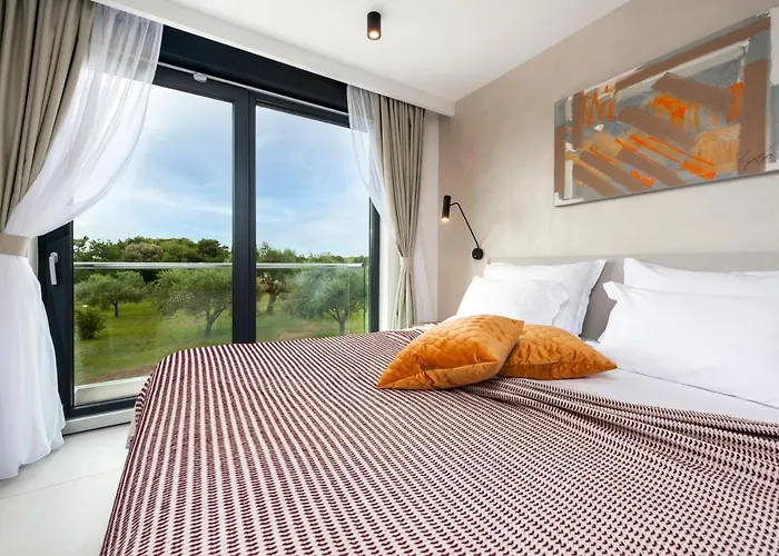 Luxury Levante Ρόβινι