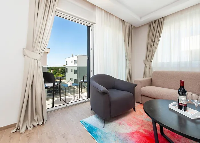 Πανσιόν Luxury Levante