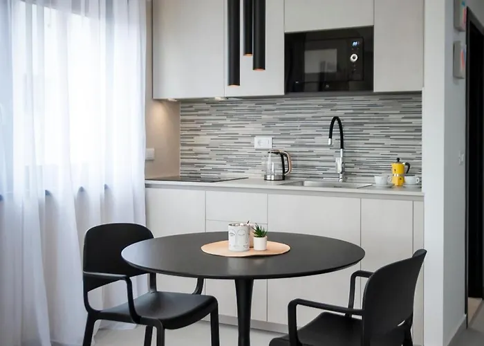 Luxury Levante Ρόβινι