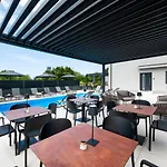 Πανσιόν Luxury Levante