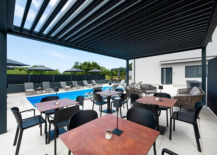 Πανσιόν Luxury Levante